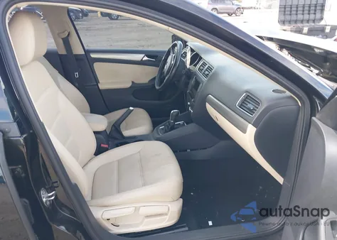 2017 Volkswagen Jetta 1.4T Se from USA, damaged, VIN 3VWDB7AJ7HM388815